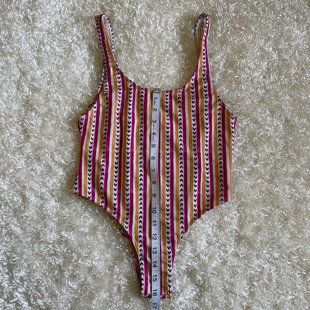 Bikini - Picture 3 of 7